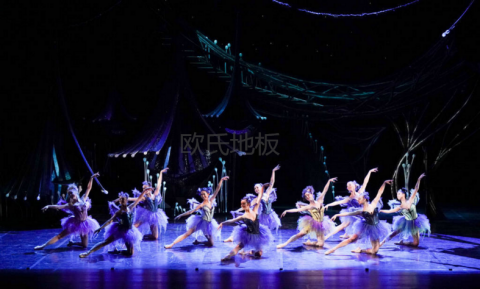 舞臺(tái)體育木地板是由什么做成的？