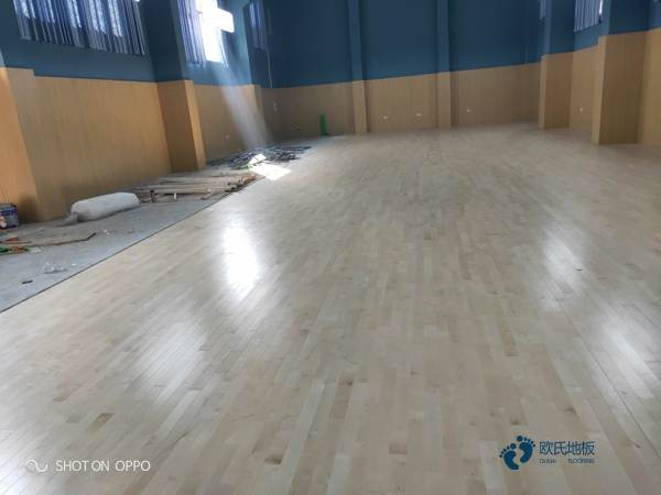 松木運動場館地板保養方法