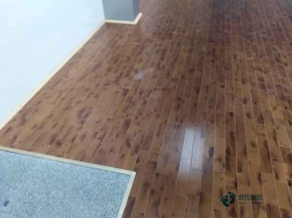 松木運(yùn)動(dòng)場(chǎng)館地板保養(yǎng)知識(shí)