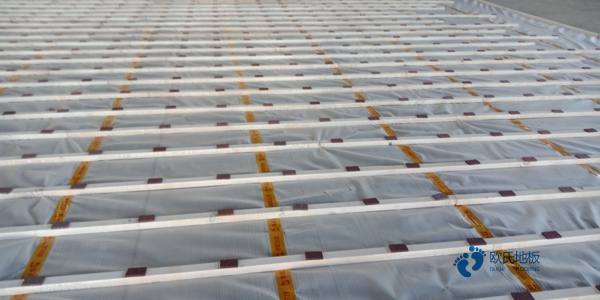 松木籃球場地板清潔保養