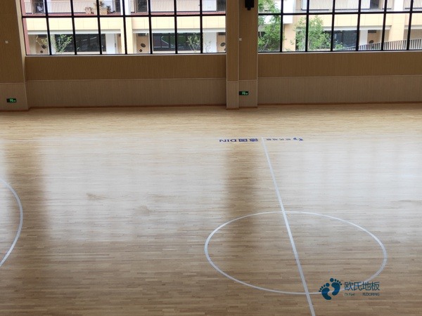 松木籃球場(chǎng)地地板維護(hù)保養(yǎng)