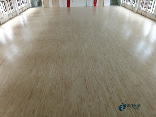 松木體育場木地板保養