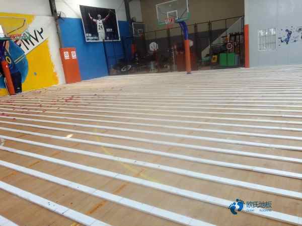 松木體育場地板保養