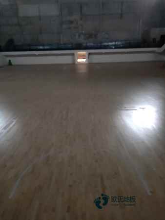 楓木運(yùn)動籃球木地板保養(yǎng)方法