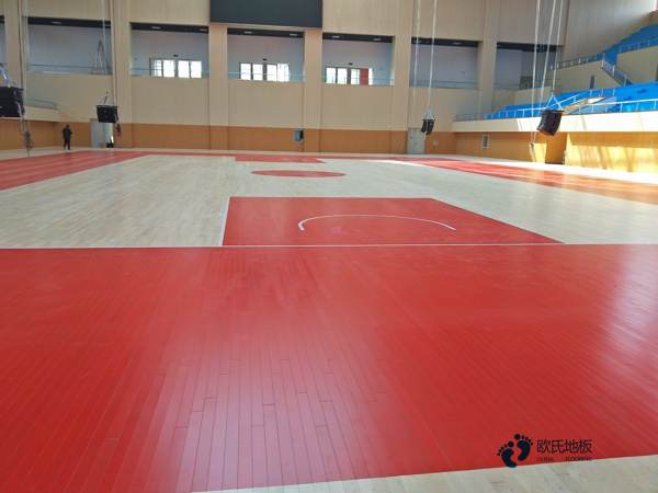 楓木運(yùn)動場地板如何保潔
