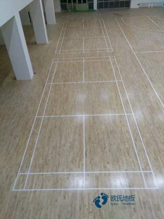 學(xué)校籃球場(chǎng)地板如何選