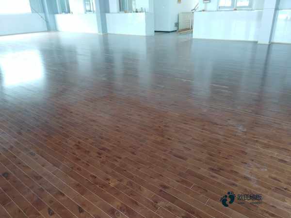 學校籃球館地板如何拆