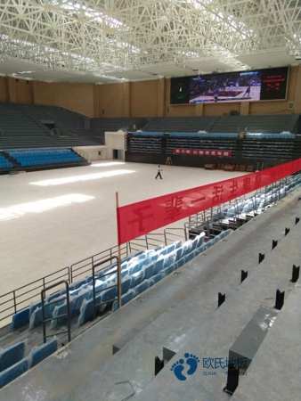 學校籃球場地木地板施工隊