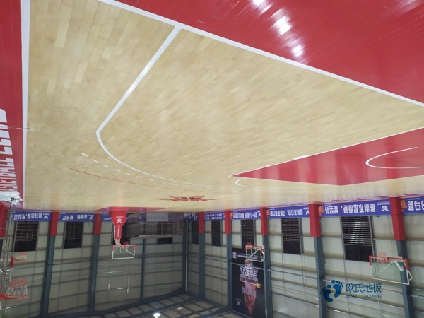 學?；@球場地地板耐磨性