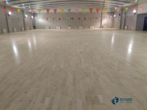 學(xué)校籃球場(chǎng)館地板參數(shù)要求