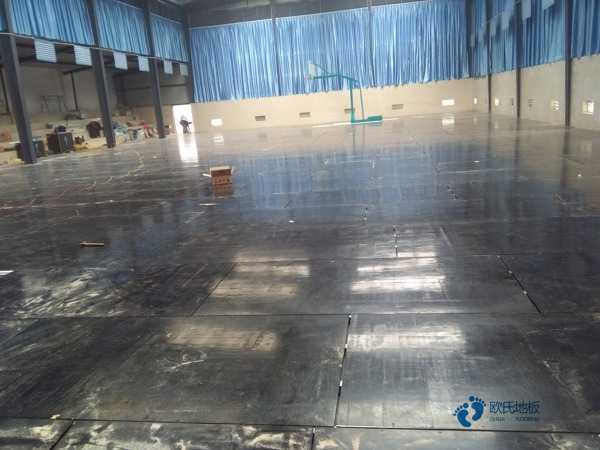 雙層龍骨運動場地木地板如何保養