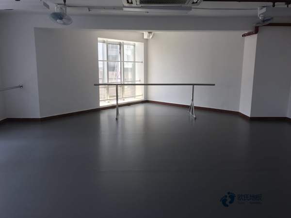 學校籃球場地木地板如何選