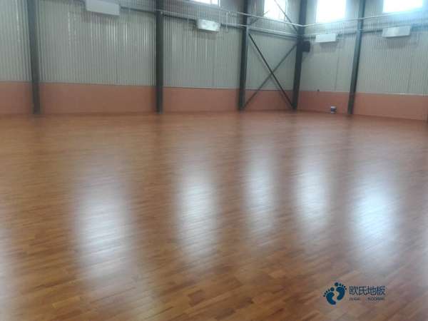 那有體育場地板哪個牌子較環保