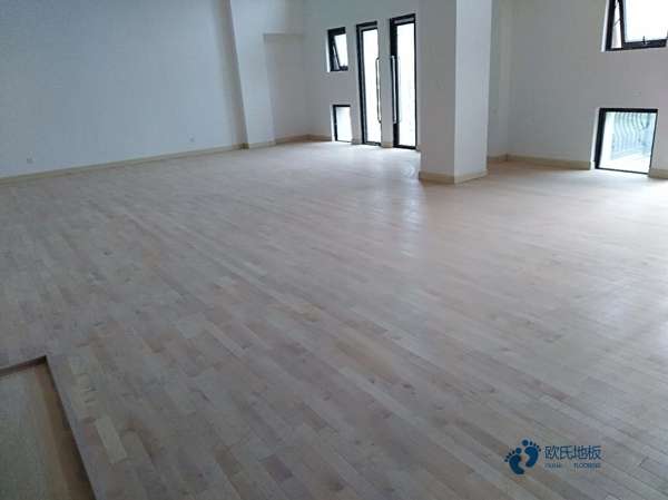 學校籃球場館地板特性