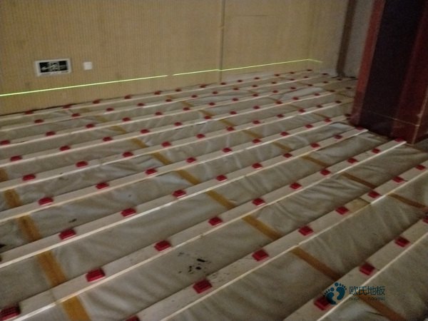 那里有體育籃球木地板價格