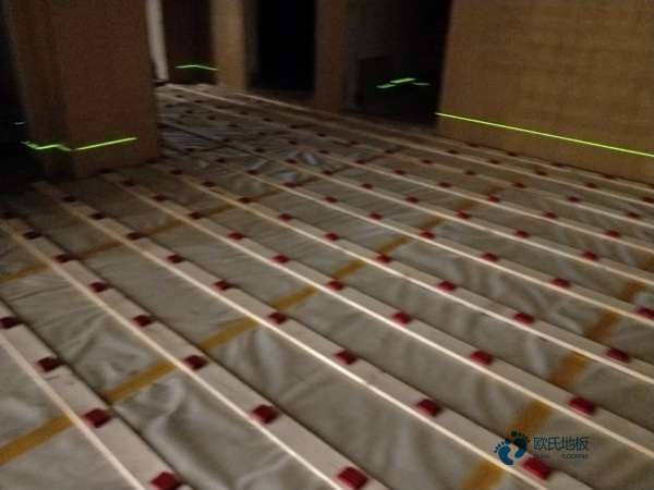 那里有體育籃球木地板價(jià)格一般多少錢(qián)一平方米