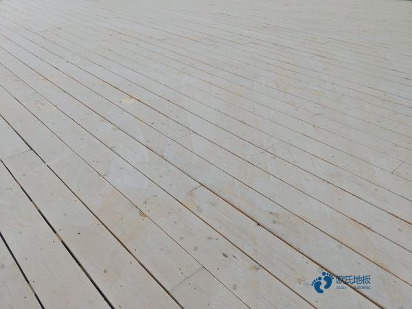 歐氏壁球館木地板刷漆2