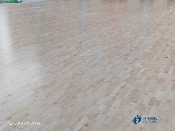 體育場(chǎng)木地板多錢(qián)一平2