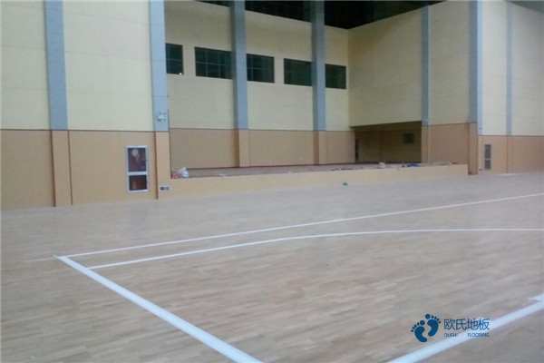 主輔龍骨籃球木地板哪個牌子性價比高