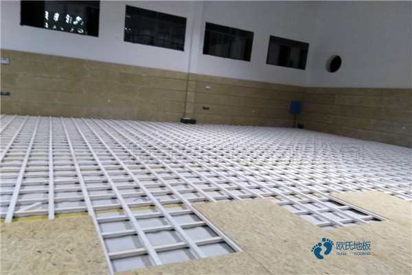 懸浮籃球運(yùn)動木地板噴漆