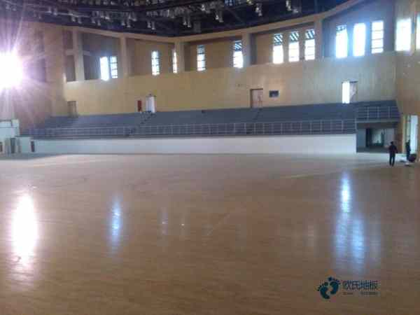 大學(xué)體育運(yùn)動(dòng)地板施工步驟2