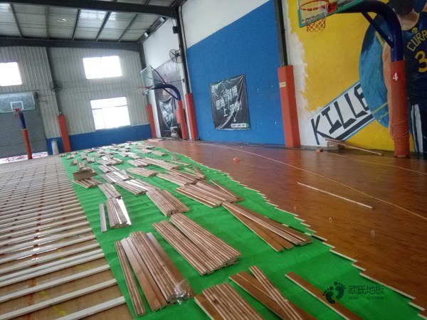 質(zhì)量好運(yùn)動(dòng)場(chǎng)地板施工流程2
